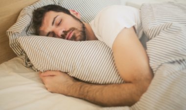 Tidur dengan Lampu Menyala Bisa Tingkatkan Gula Darah