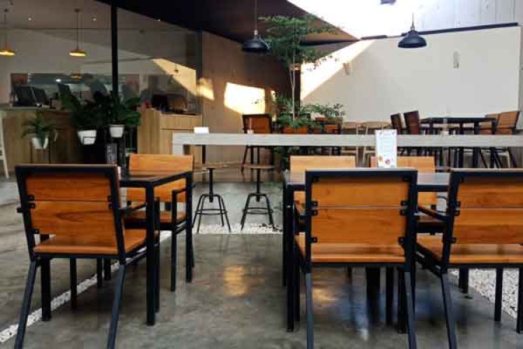 Ngafe Setiap Weekend, Sedekah Tiap Minggu Dilupakan ?