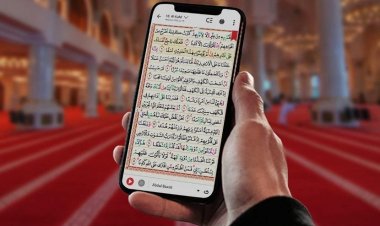 Hukum Membaca Al-Qur’an Lewat HP atau Komputer, Apakah Harus Wudhu?