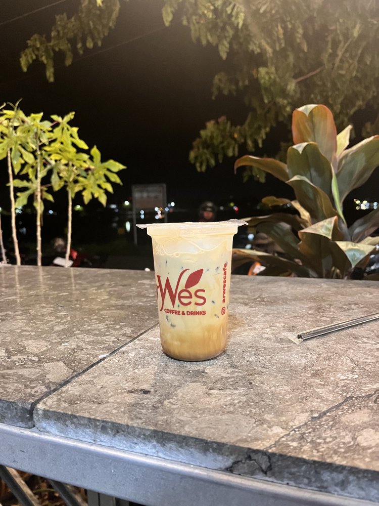 Rekomendasi kopi gula aren take away ter enak di Makassar 2025