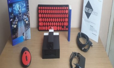 Smart Touch Pertama Di Indonesia Karya Asli Indonesia "Mengubah Proyektor Biasa Menjadi Layar Touchscreen""